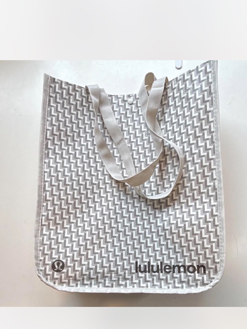 Medium/large lululemon tote